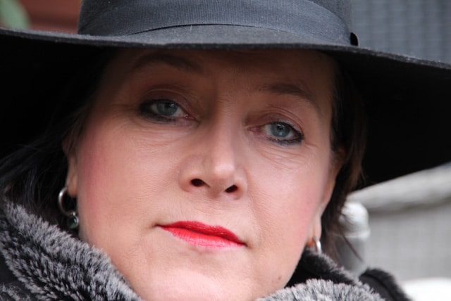 Astrid Vrensen zingt tijdens uitvaart